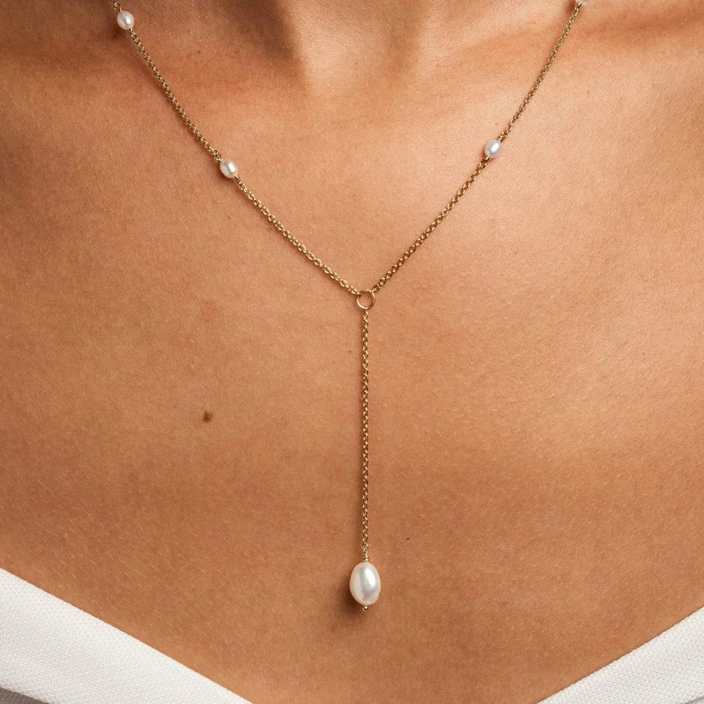 Dainty Freshwater Pearl Necklace – Delicate 18K Gold‑Plated Chain Jewelry